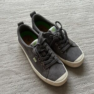 Cariuma Women’s Charcoal Gray Suede OCA Low Sneakers
